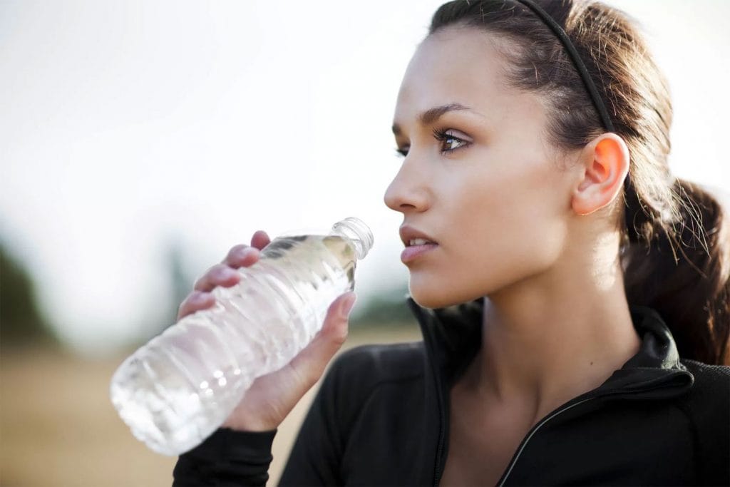 Kan te veel water drinken gevaarlijk zijn?