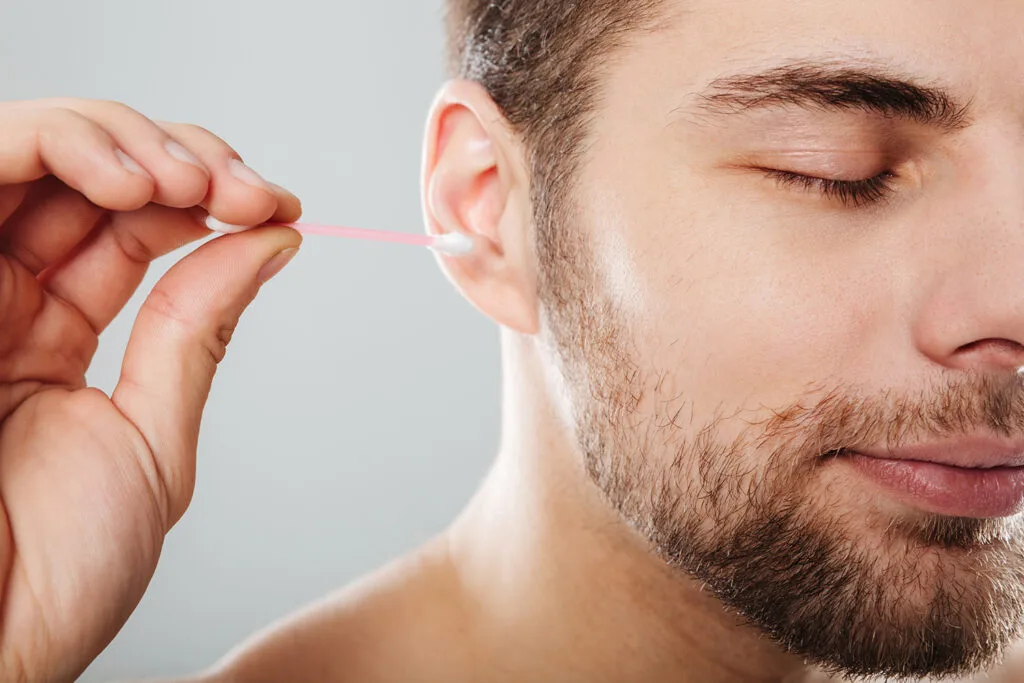 Oorsmeer: dit zegt de kleur over je gezondheid