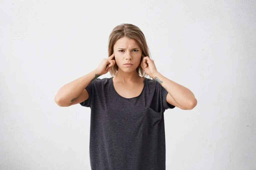 Tinnitus (oorsuizen): wat kan het veroorzaken?